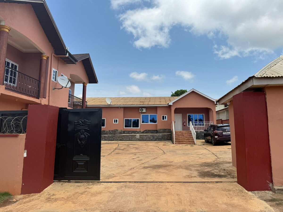 Front entrance of Makayla Guest House